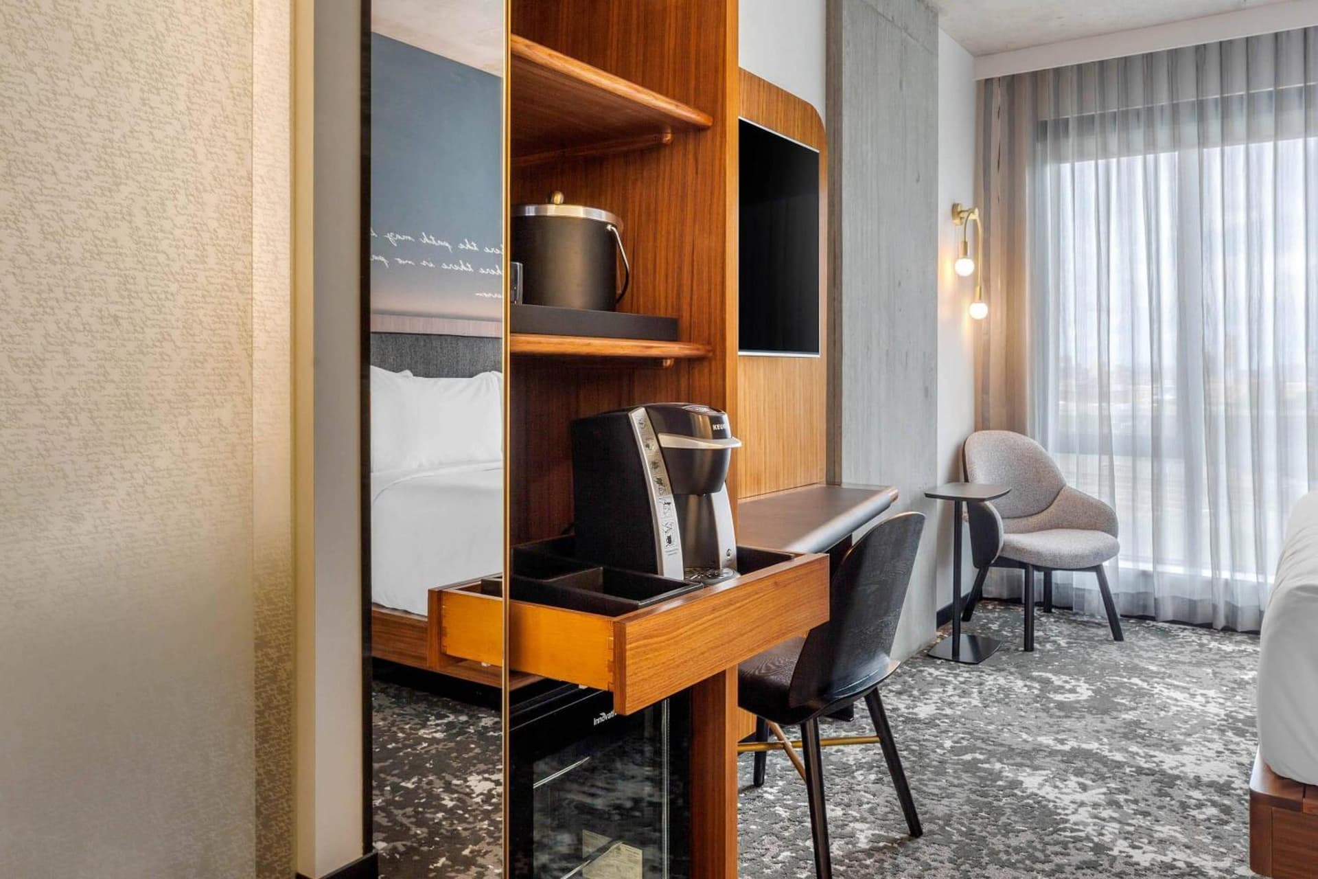 Cambria Hotel Boston Downtown - Seaport