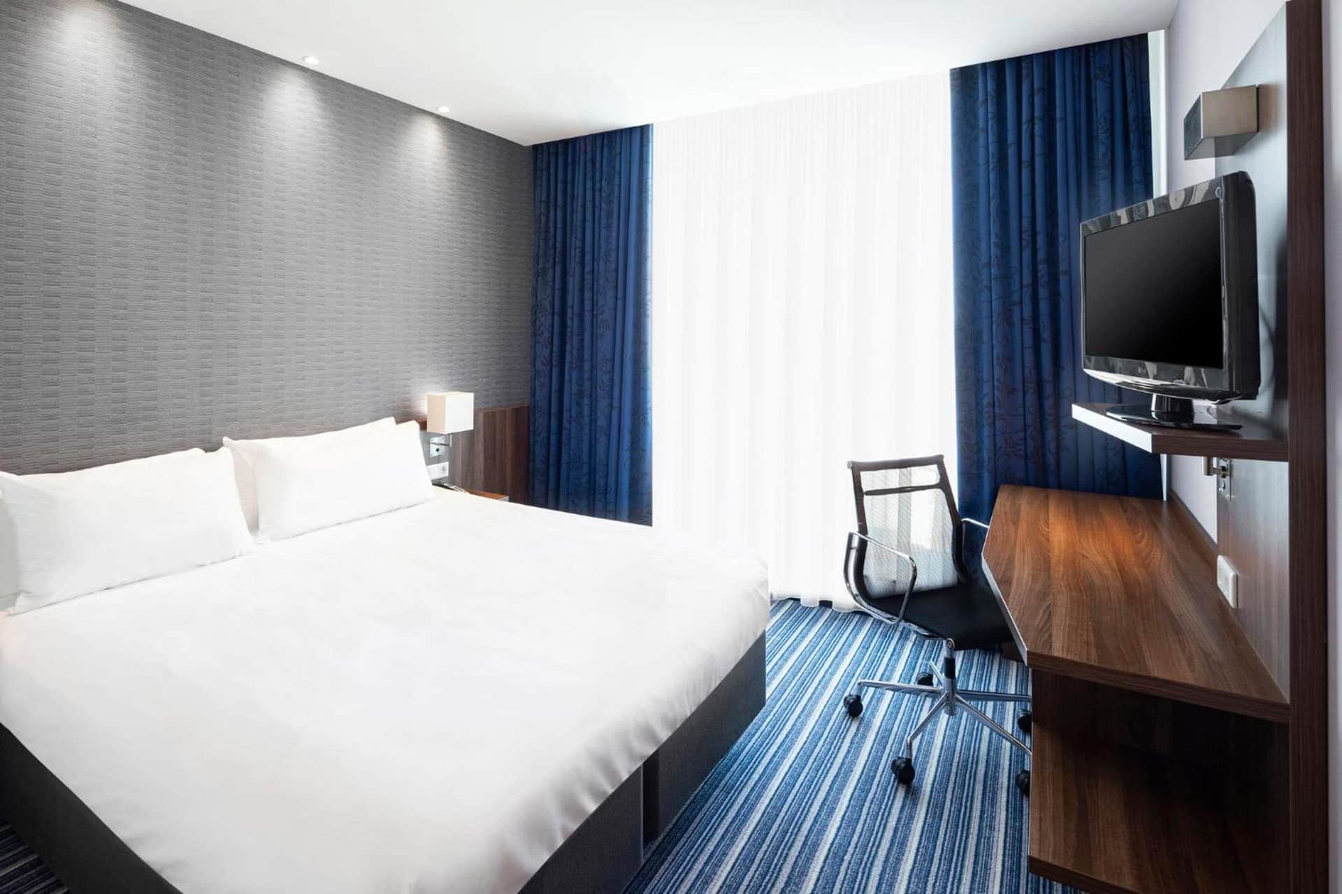 Holiday Inn Express Amsterdam - Sloterdijk Station, an IHG Hotel