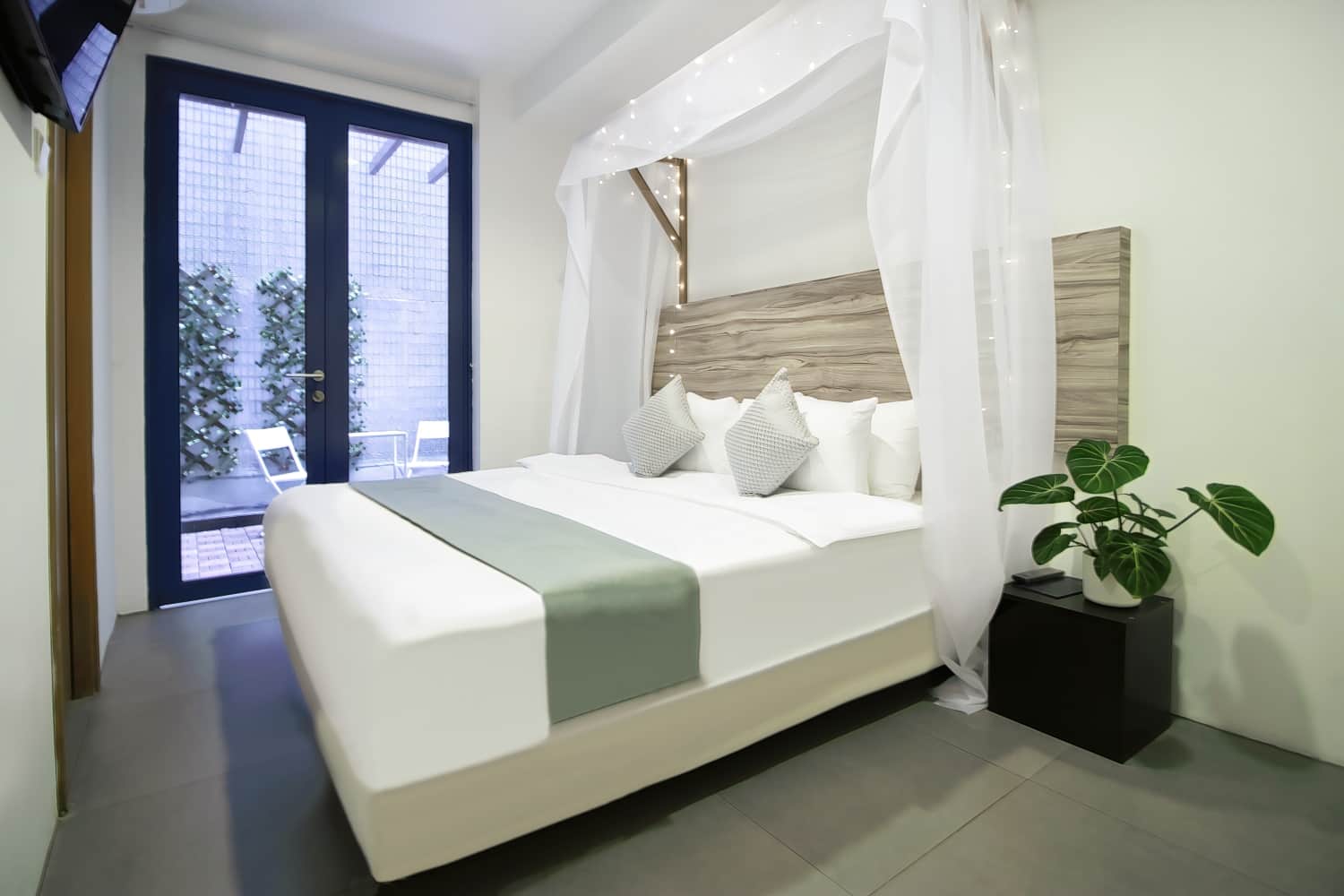 Victoria Hotel, a NuVe Group Collection