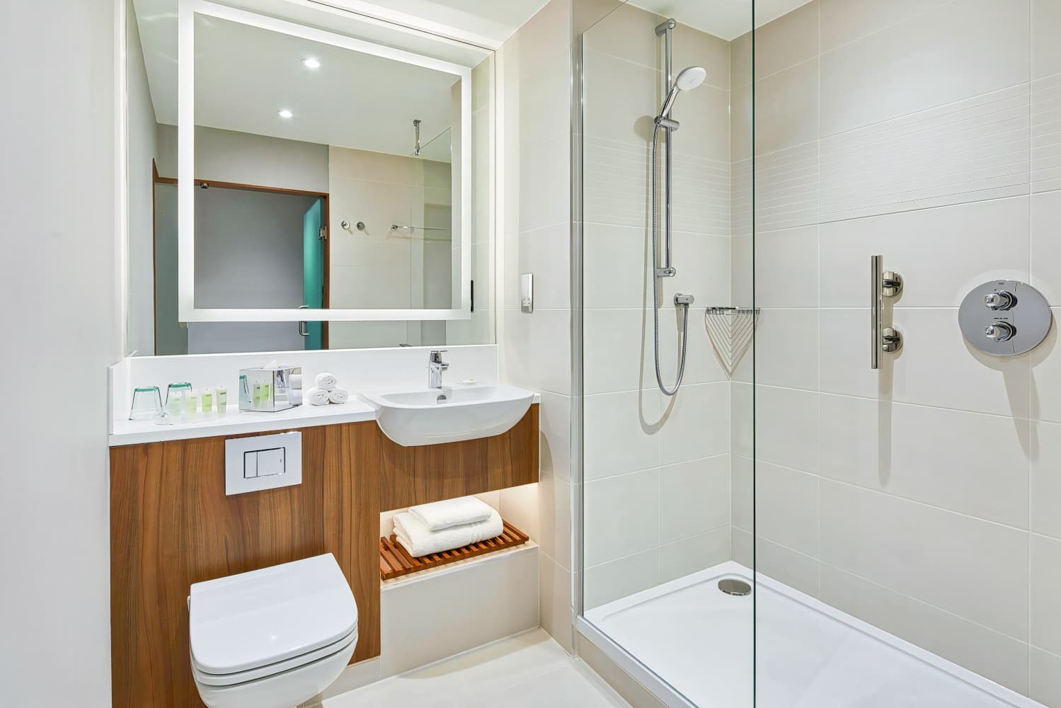 Courtyard by Marriott London Heathrow Airport