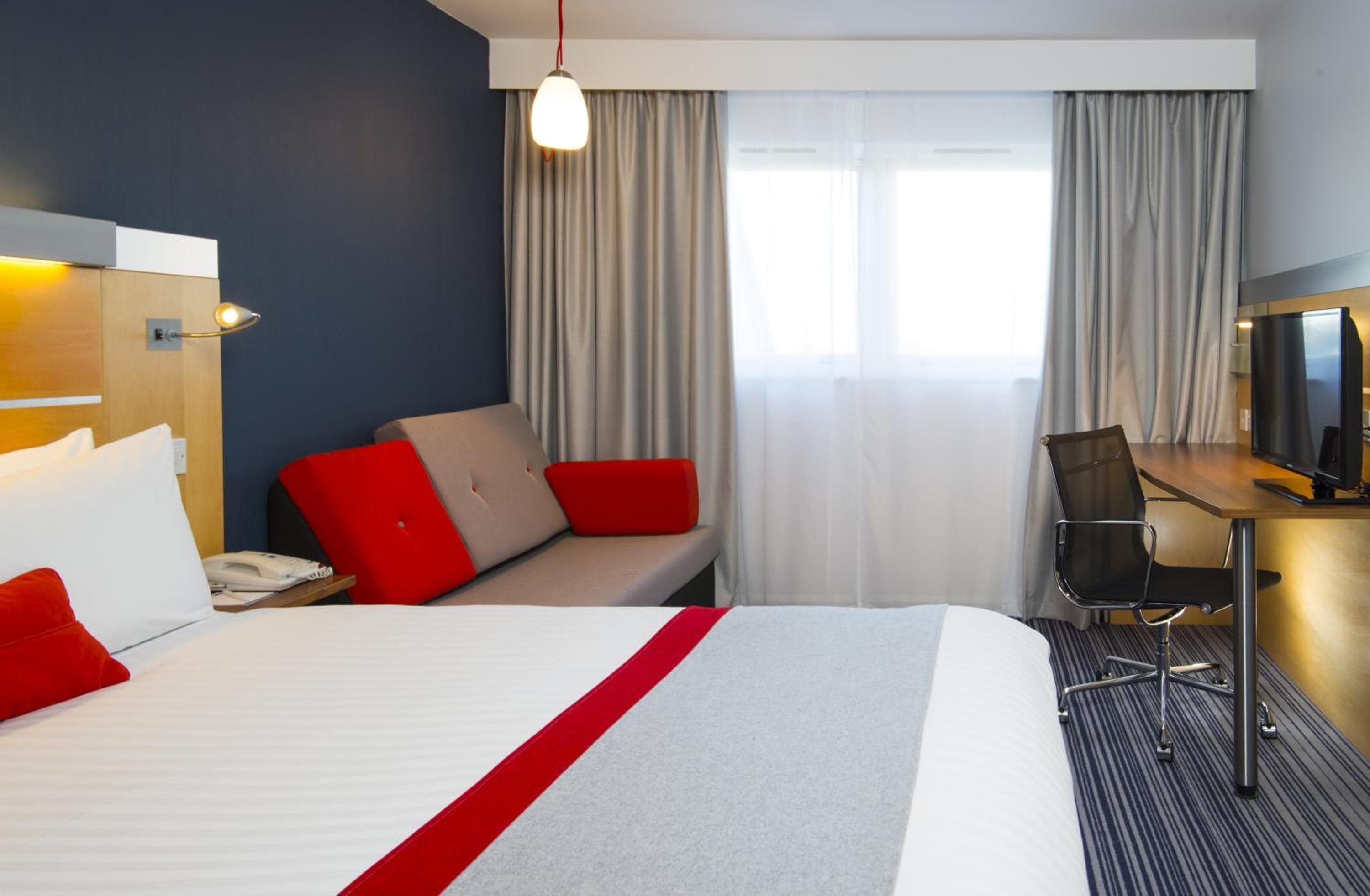 Holiday Inn Express London - Epsom Downs, an IHG Hotel