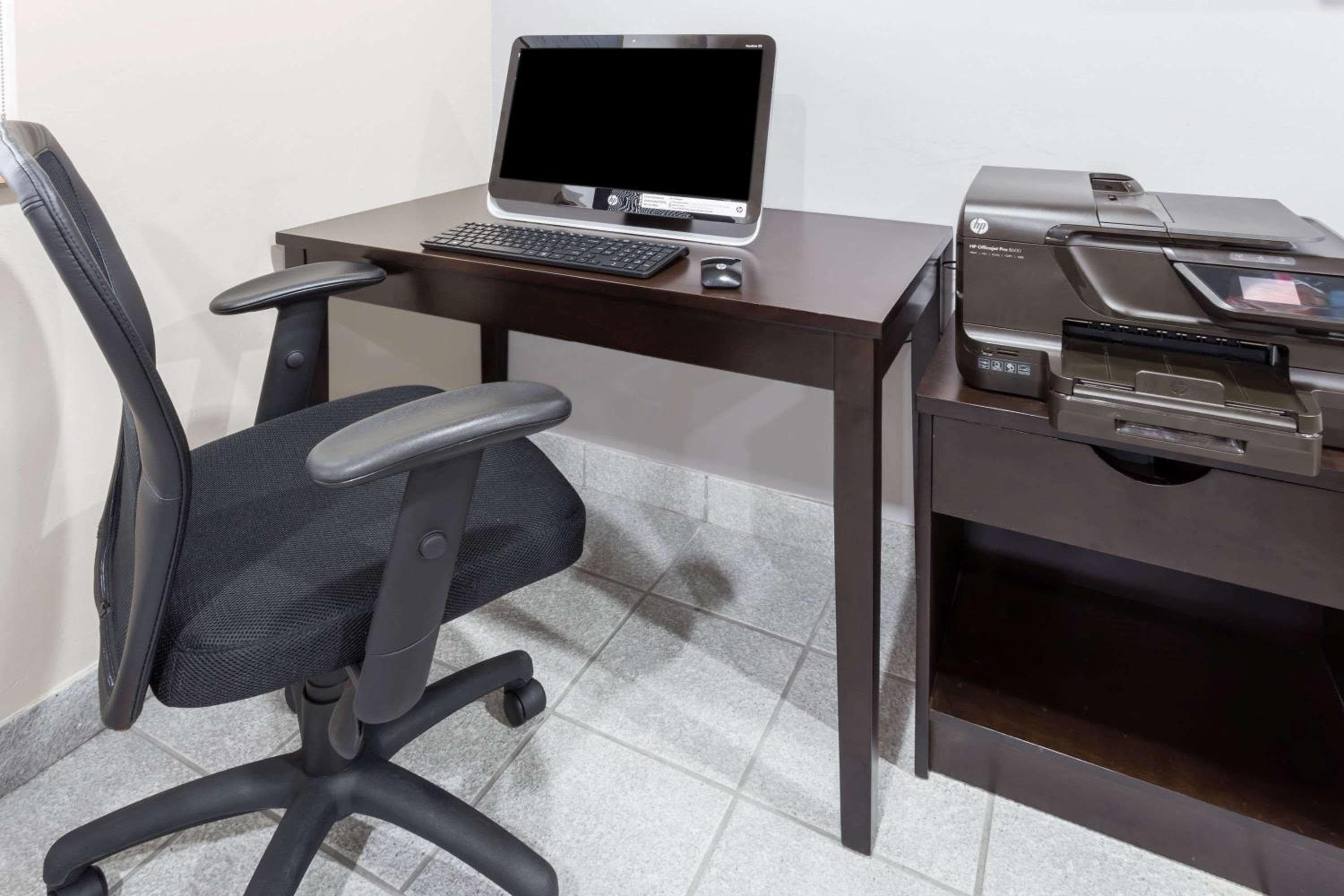 Super 8 by Wyndham Mundelein/Libertyville Area