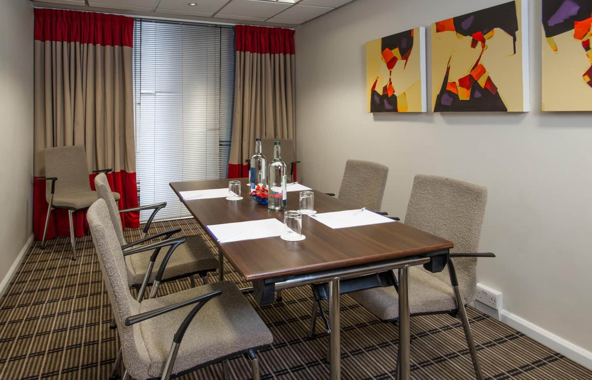 Holiday Inn Express London Luton Airport by IHG