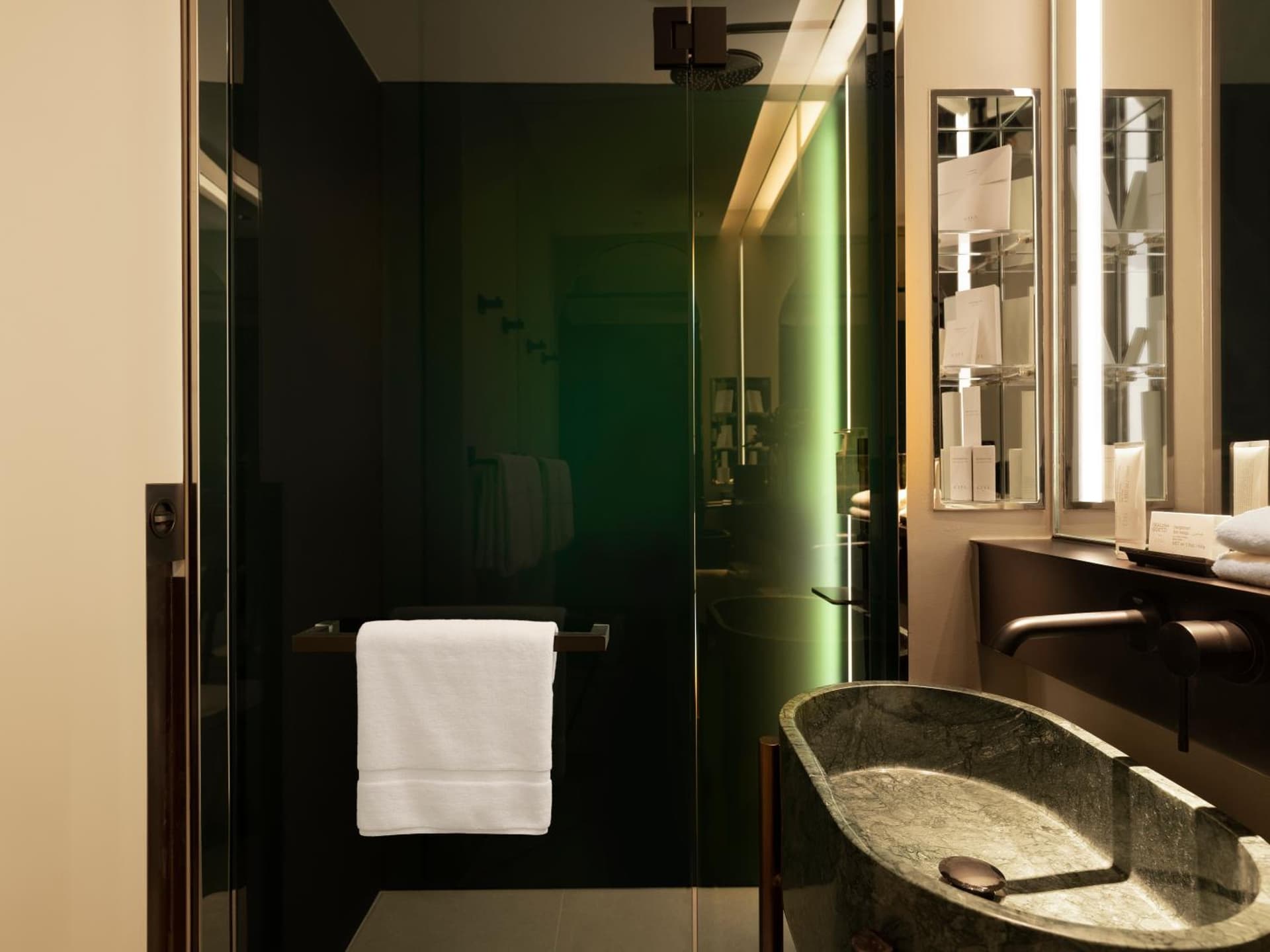Mondrian Singapore Duxton