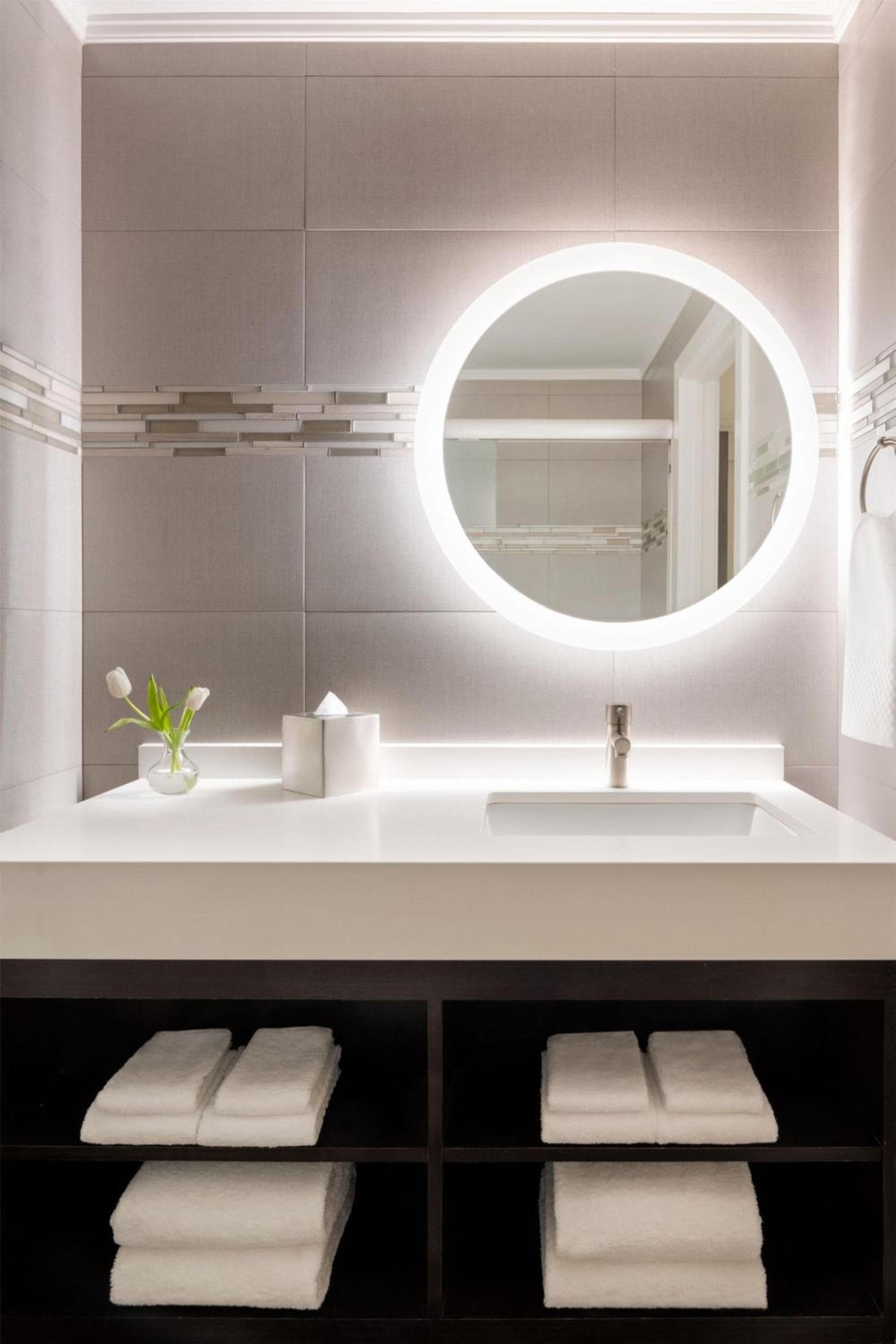 Renaissance Chicago O'Hare Suites Hotel