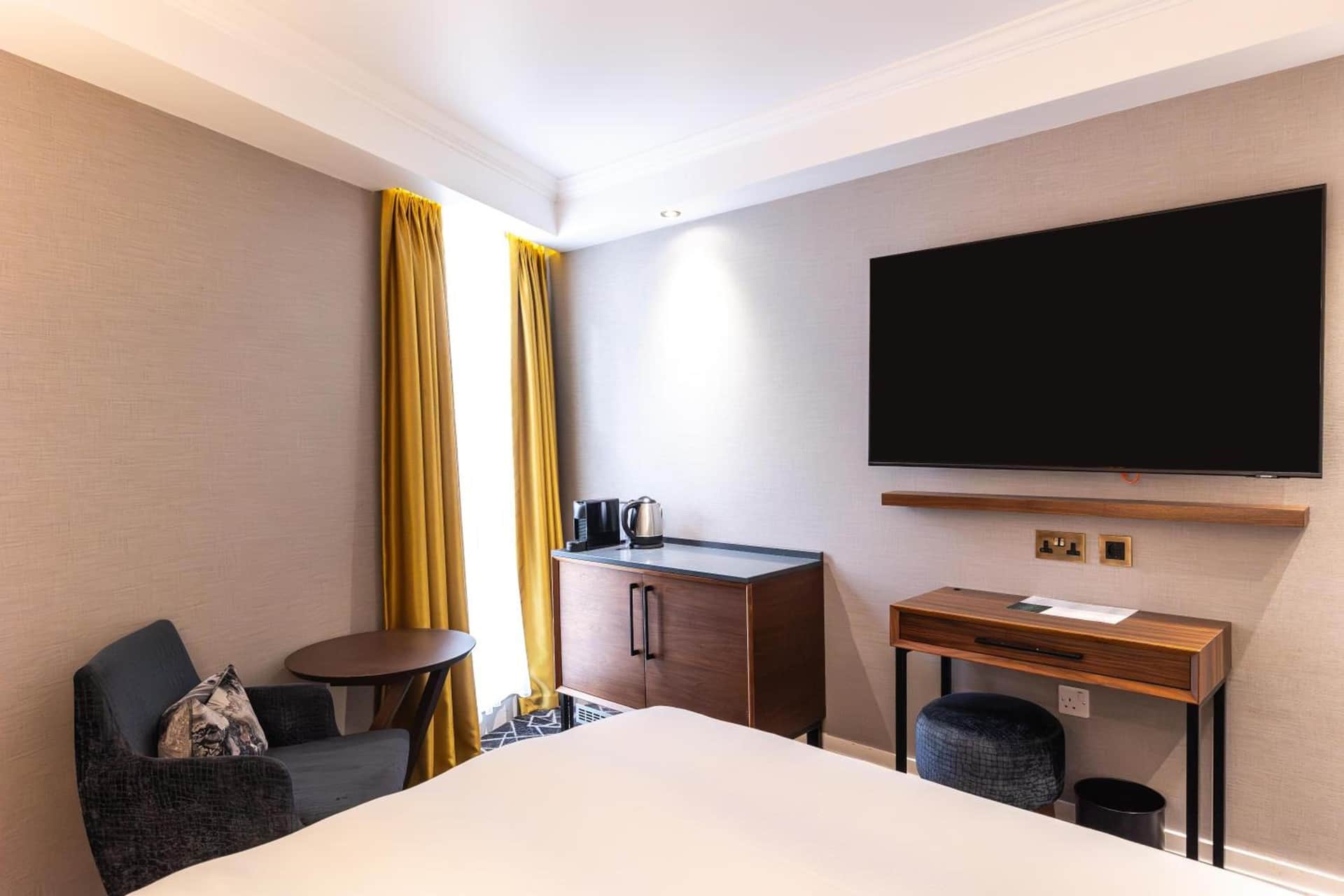 100 Queen's Gate Hotel London Kensington, Curio Collection by Hilton