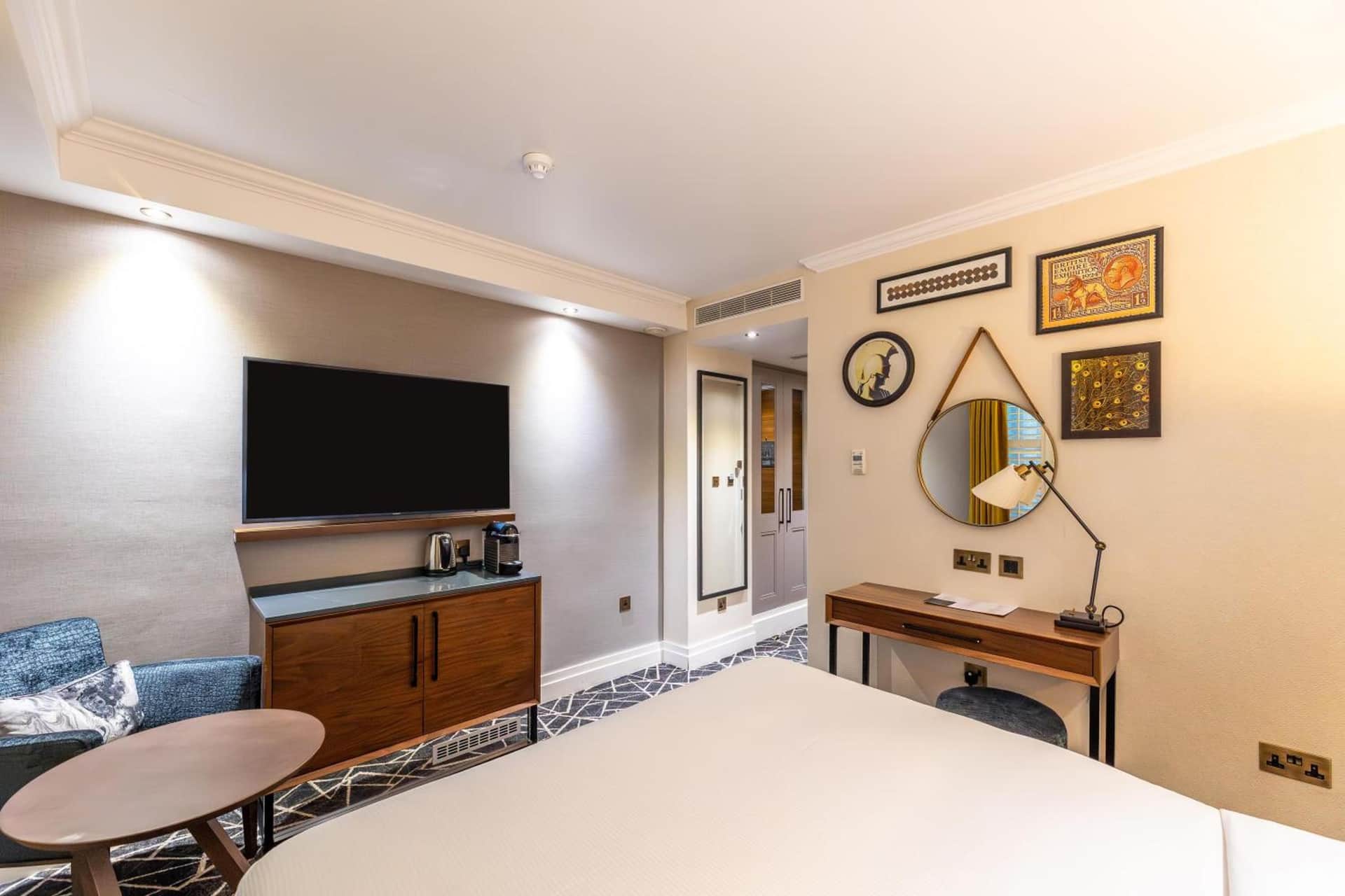 100 Queen's Gate Hotel London Kensington, Curio Collection by Hilton