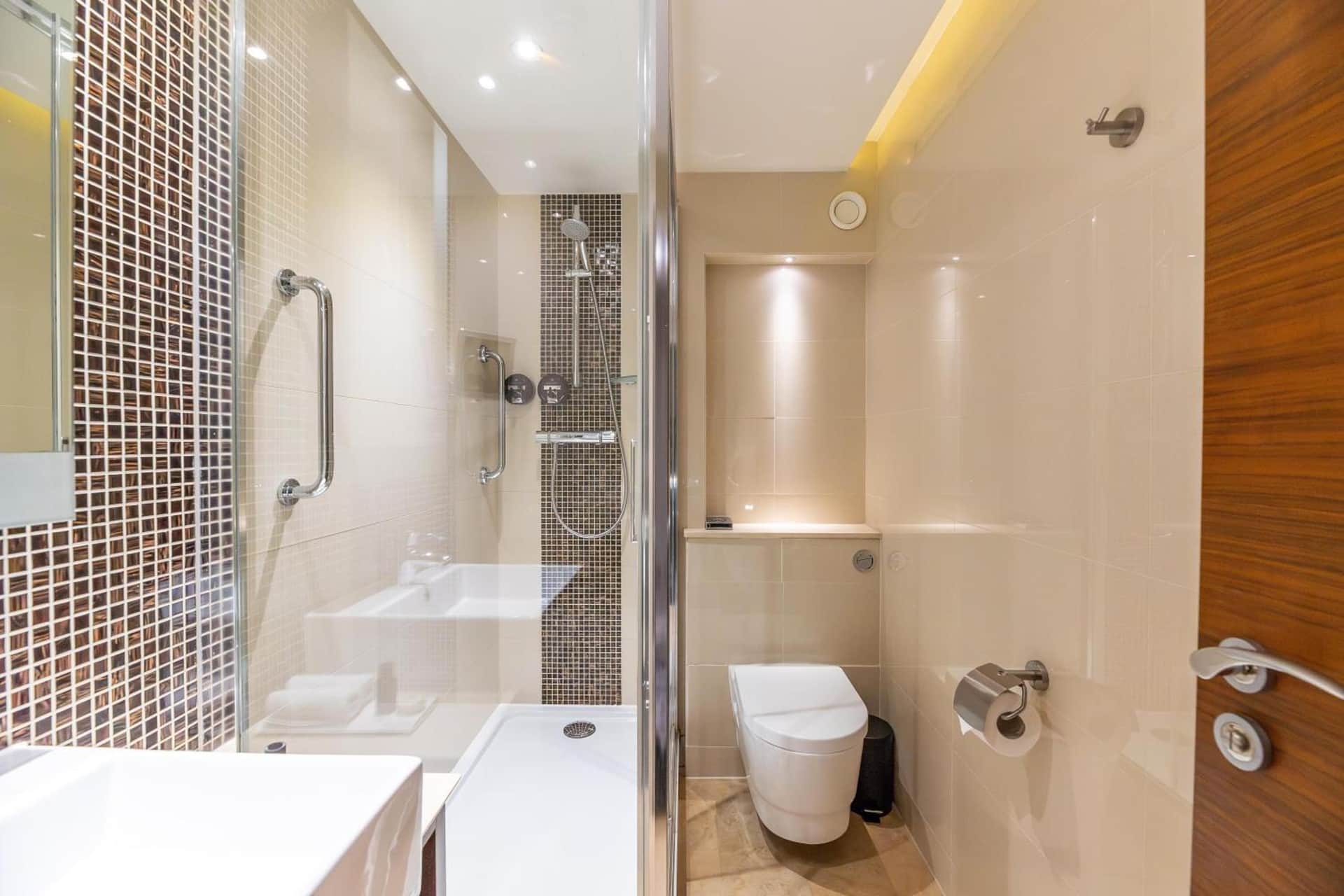 100 Queen's Gate Hotel London Kensington, Curio Collection by Hilton