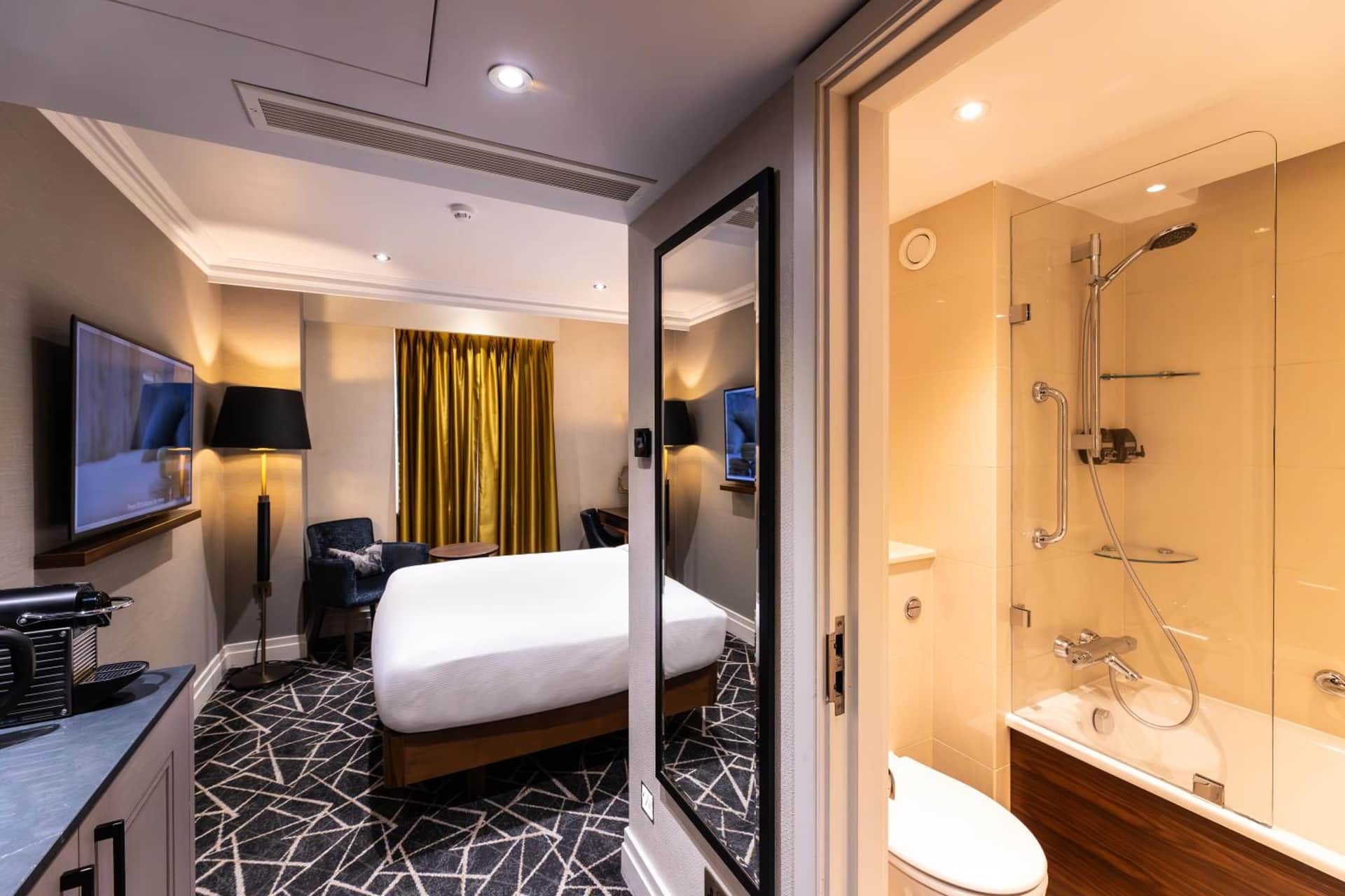 100 Queen's Gate Hotel London Kensington, Curio Collection by Hilton