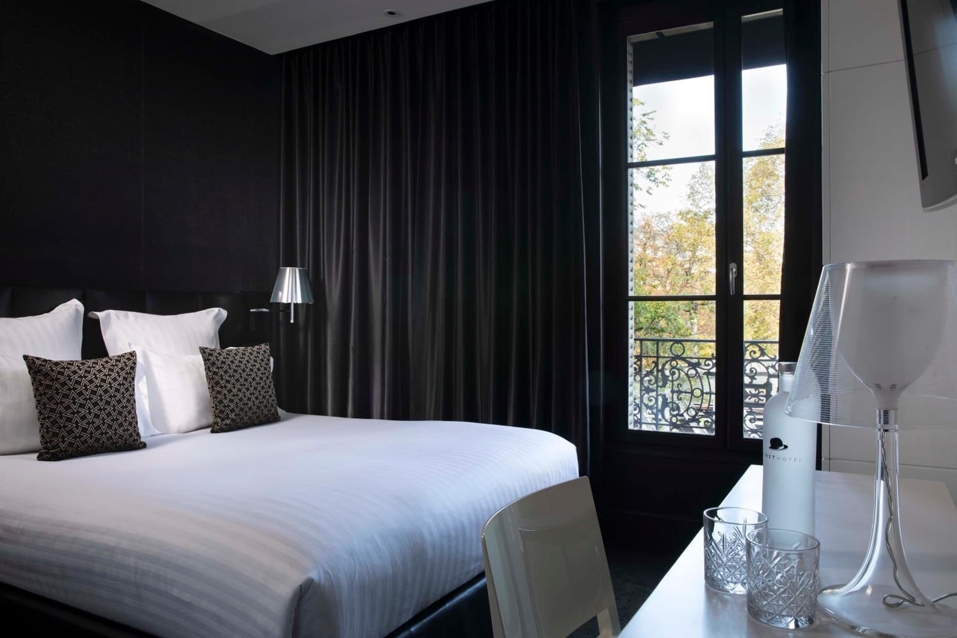 First Hôtel Paris Tour Eiffel