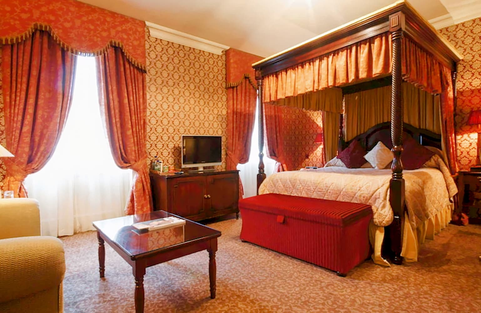The Leonard Hotel